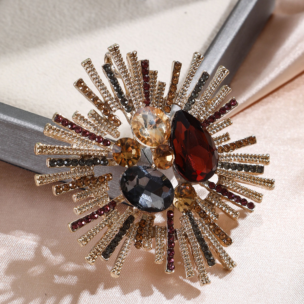High end luxury crystal brooch - огляд і ціна Women'S Accessories Manufacturers